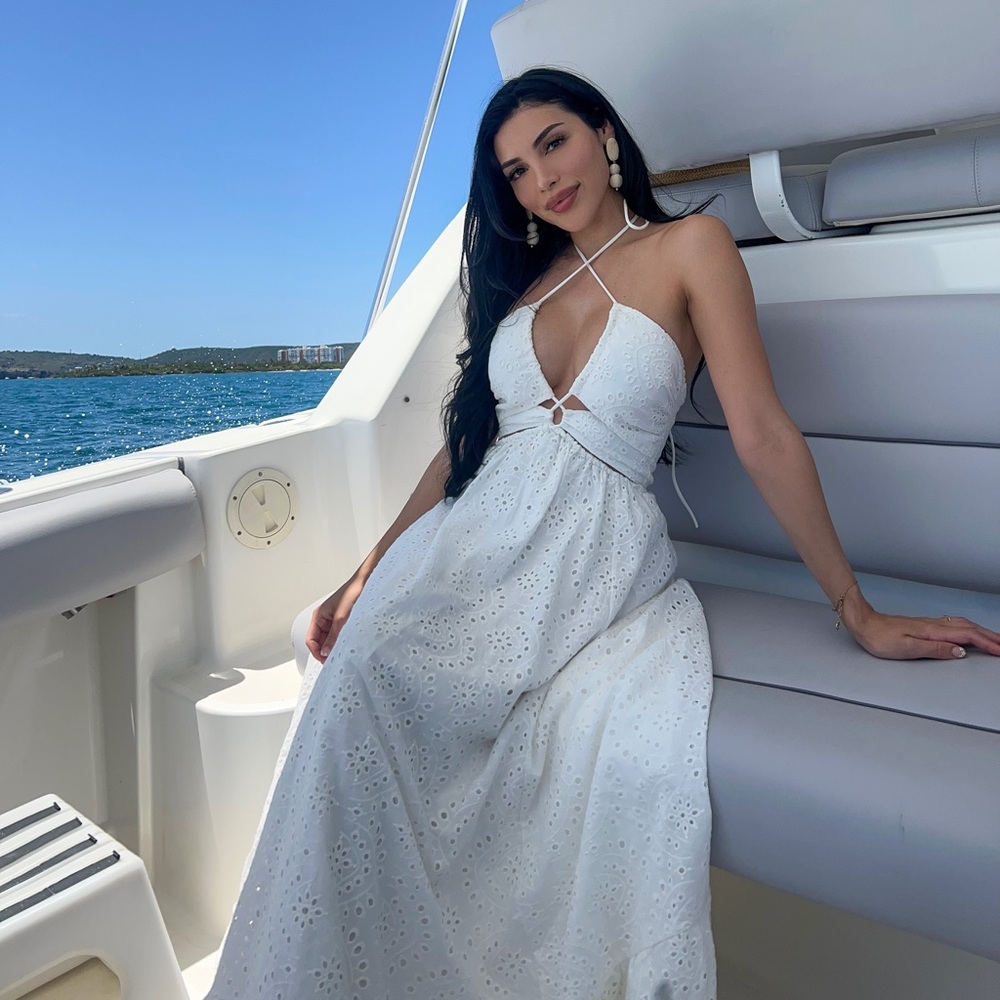 Alamour Zarina Maxi Dress. White. Small